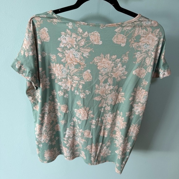 Reb & J Floral Patterned Women's Short Sleeve Top - Green and Cream Size Medium - Picture 5 of 5